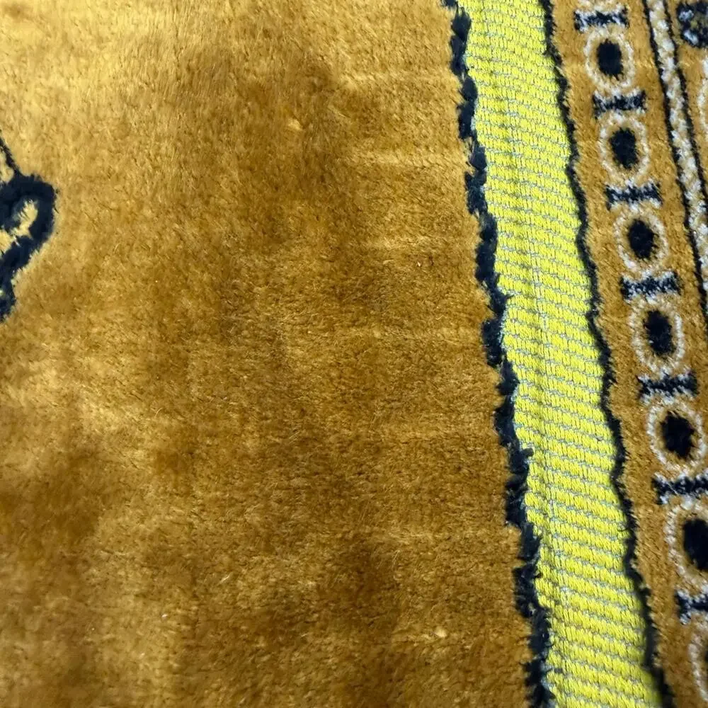 Vintage Muslim Prayer Rug/Tapestry Temple Pillars Good Condition Gold 44” x 27”